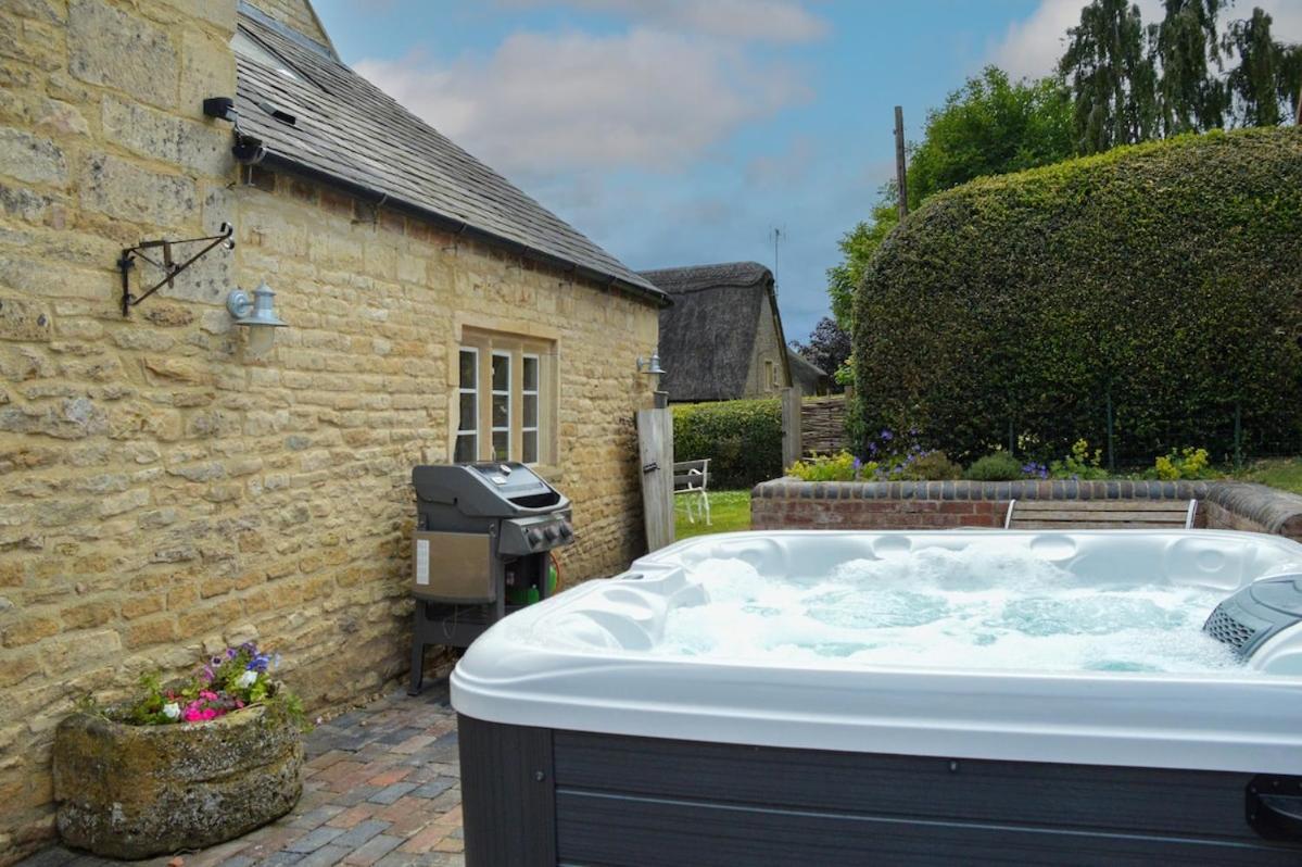 Beautiful Cotswold Farmhouse With Hot Tub 曼彻斯特 外观 照片